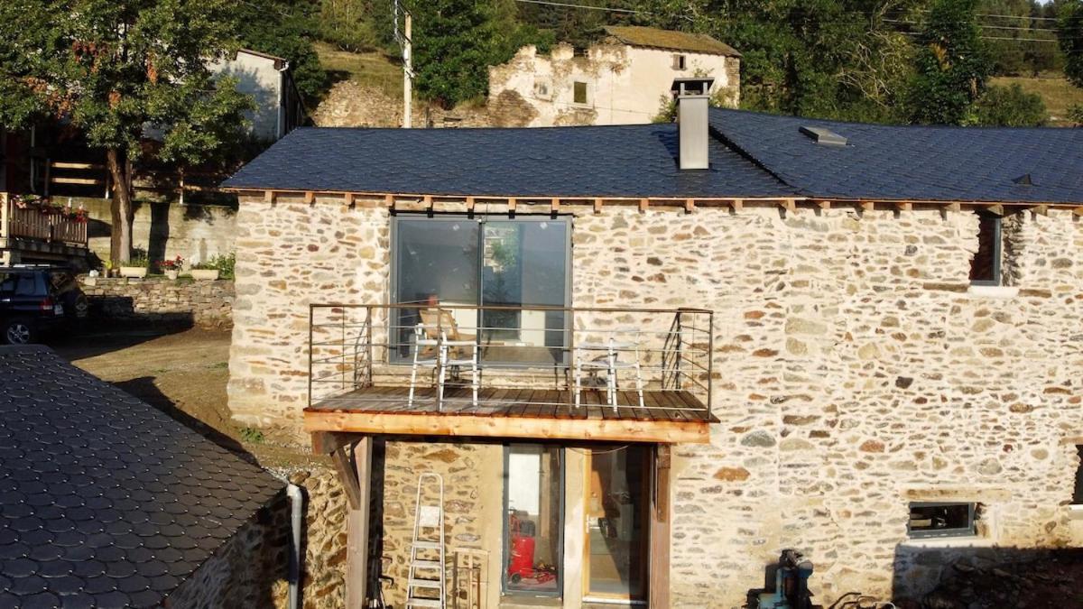 La Petite Bergerie En Pierre Surplombant Le Lac Real Exterior foto