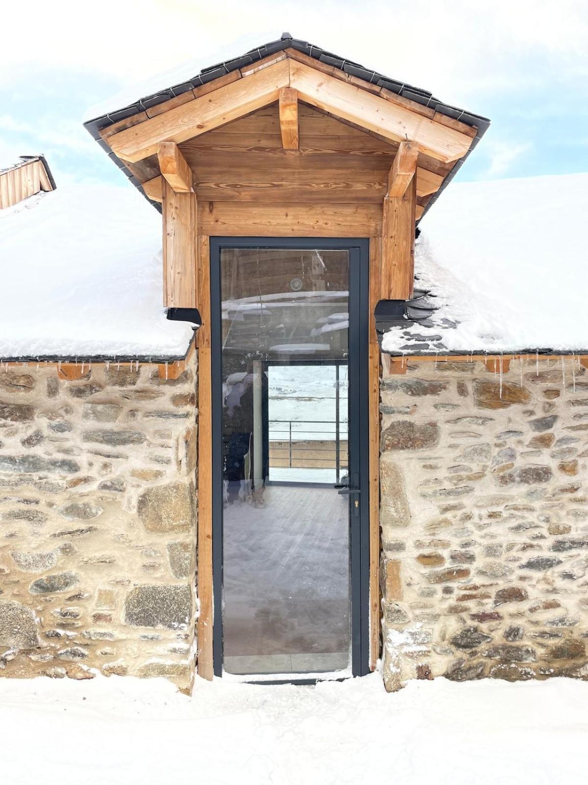 La Petite Bergerie En Pierre Surplombant Le Lac Real Exterior foto
